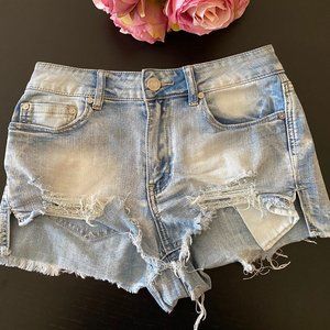 Distressed denim shorts NWOT